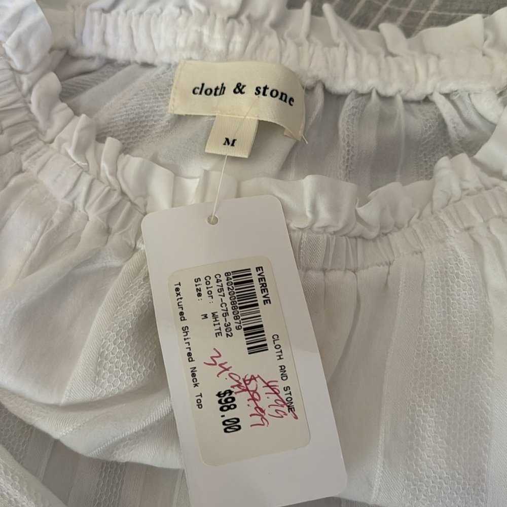 Cloth & Stone Textured Shirred Neck Top from Evereve - Picture 7 of 7